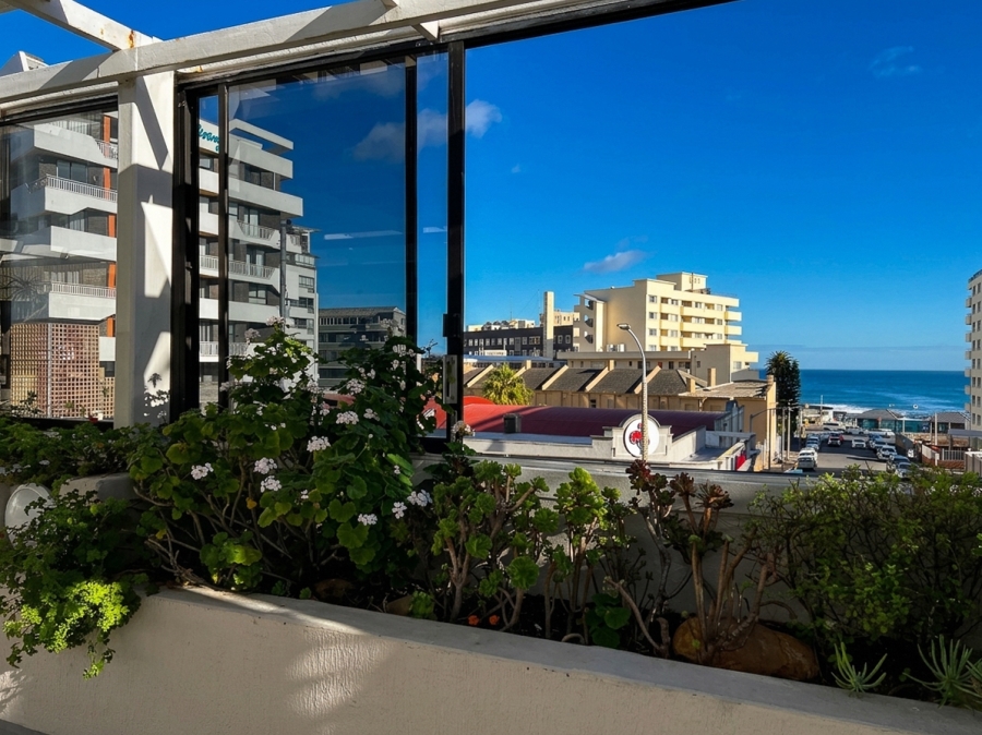 1 Bedroom Property for Sale in Sea Point Western Cape